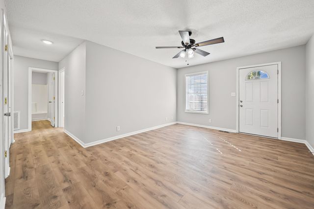 307 Lafayette Point Cir, Clarksville, TN 37042