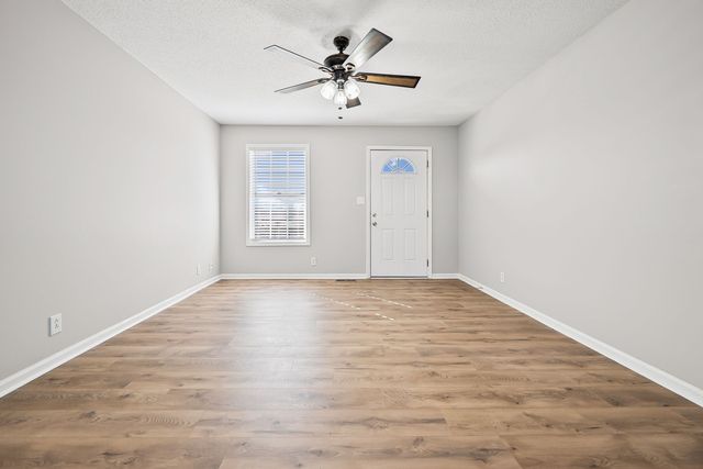 307 Lafayette Point Cir, Clarksville, TN 37042