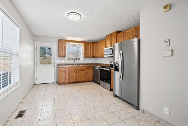 307 Lafayette Point Cir, Clarksville, TN 37042