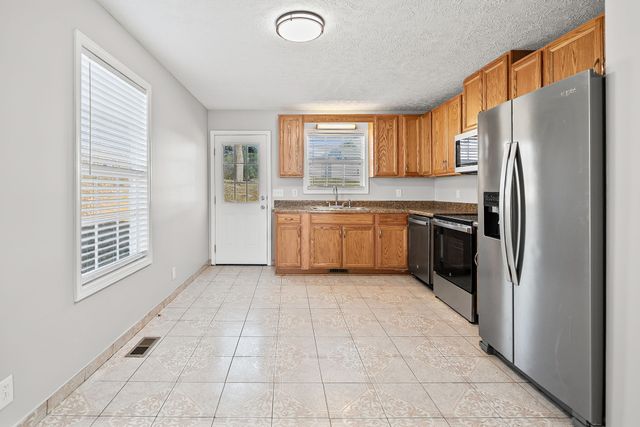 307 Lafayette Point Cir, Clarksville, TN 37042