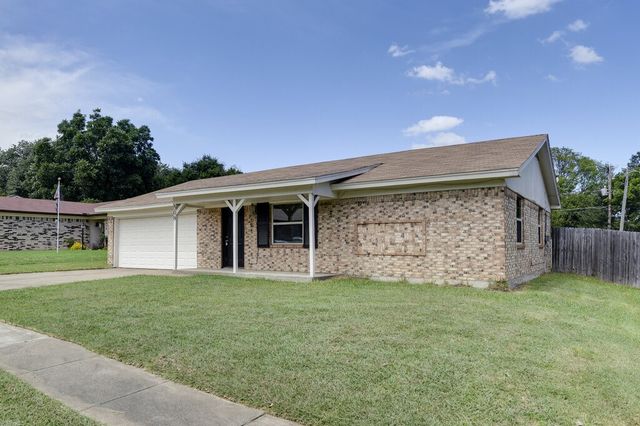 508 Jayellen Avenue, Burleson, TX 76028