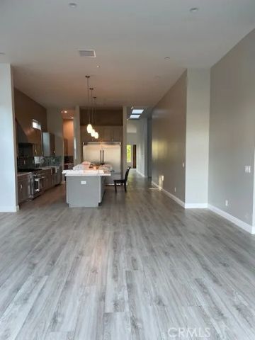 22520 Clarendon, Woodland Hills, CA 91367