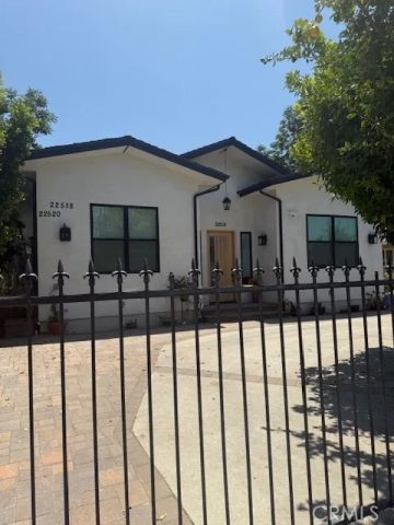 22520 Clarendon, Woodland Hills, CA 91367