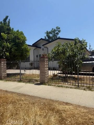 22520 Clarendon, Woodland Hills, CA 91367