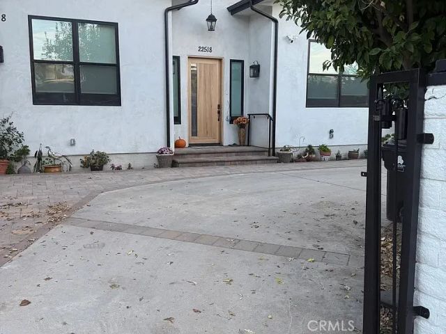 22520 Clarendon, Woodland Hills, CA 91367