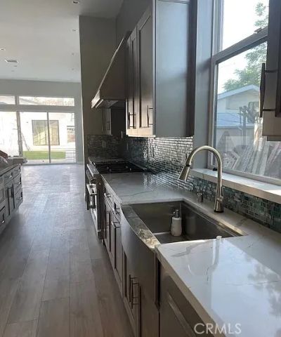 22520 Clarendon, Woodland Hills, CA 91367