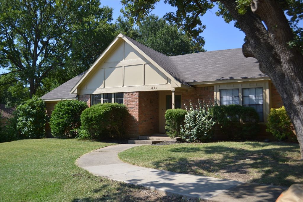 1416 Sandy Creek Drive, Denton, TX 76205