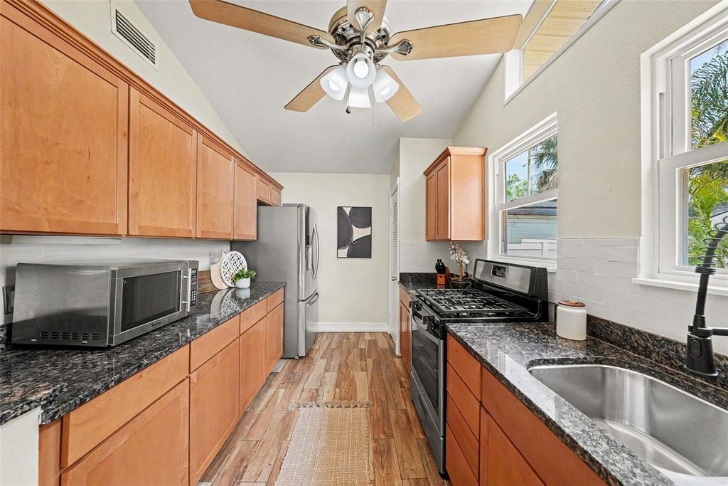 Image 11 of property listing at 204 W JEAN STREET, Tampa, FL 33604