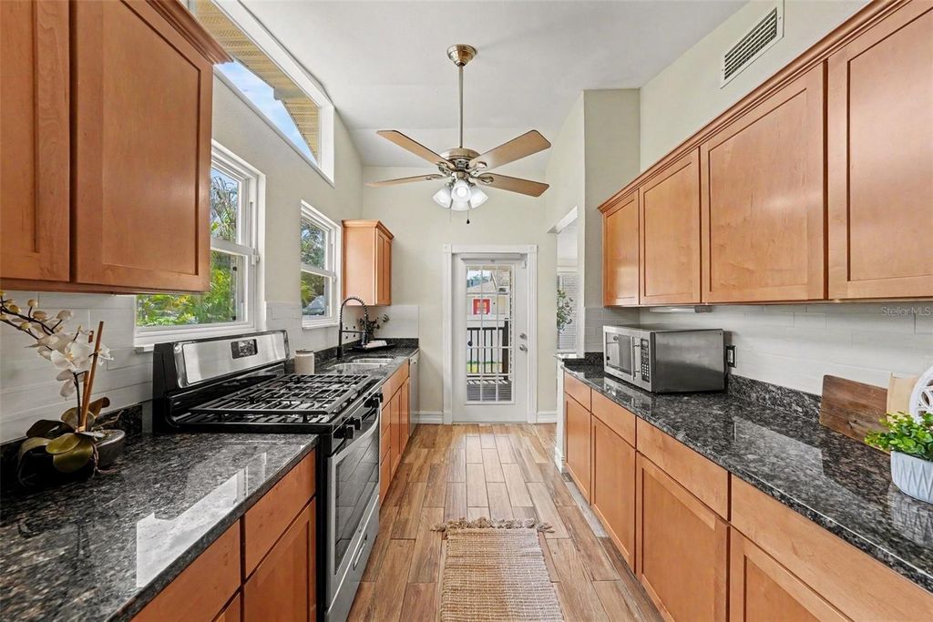 Image 12 of property listing at 204 W JEAN STREET, Tampa, FL 33604