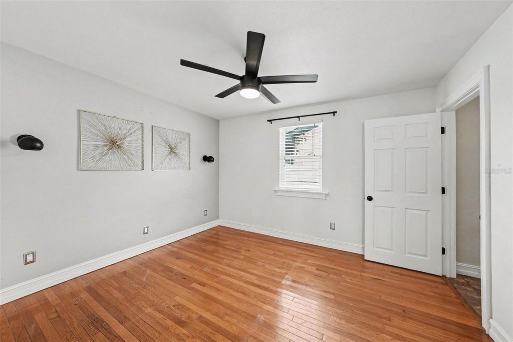 Image 17 of property listing at 204 W JEAN STREET, Tampa, FL 33604