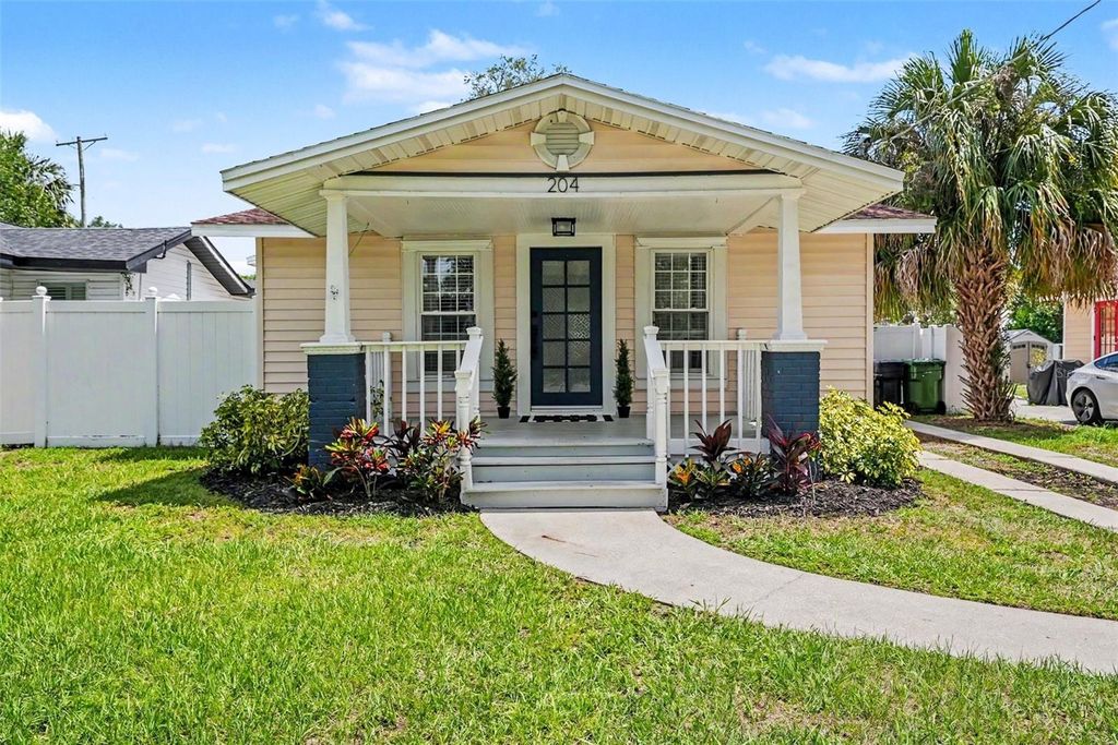 Image 3 of property listing at 204 W JEAN STREET, Tampa, FL 33604