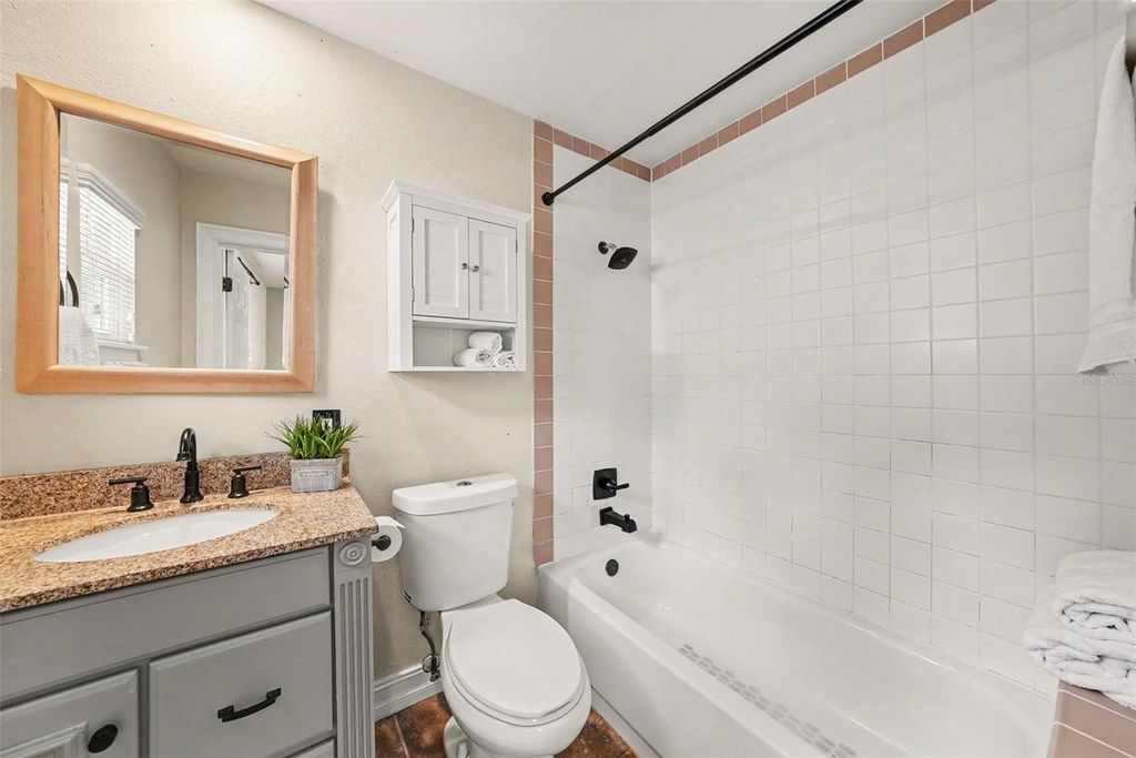 Image 21 of property listing at 204 W JEAN STREET, Tampa, FL 33604