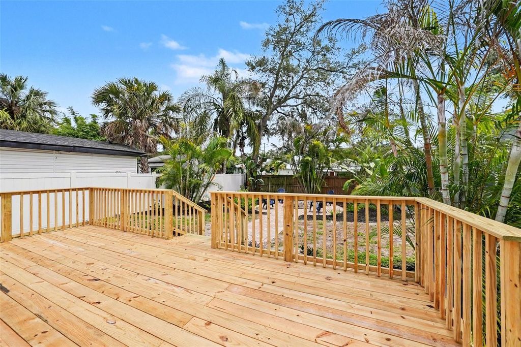 Image 25 of property listing at 204 W JEAN STREET, Tampa, FL 33604