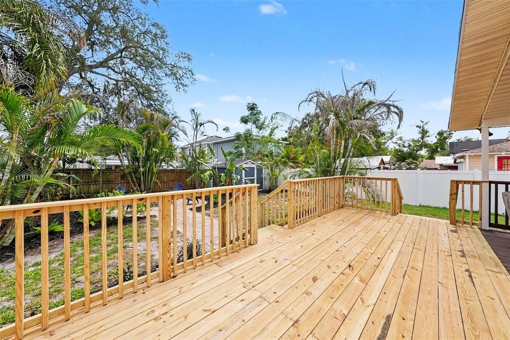 Image 26 of property listing at 204 W JEAN STREET, Tampa, FL 33604