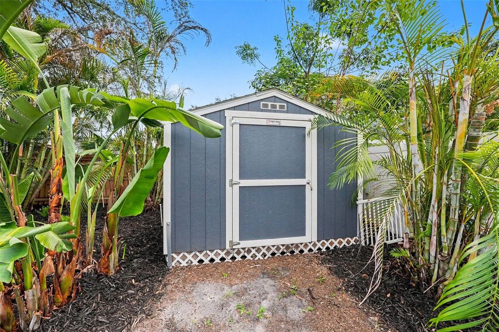 Image 27 of property listing at 204 W JEAN STREET, Tampa, FL 33604
