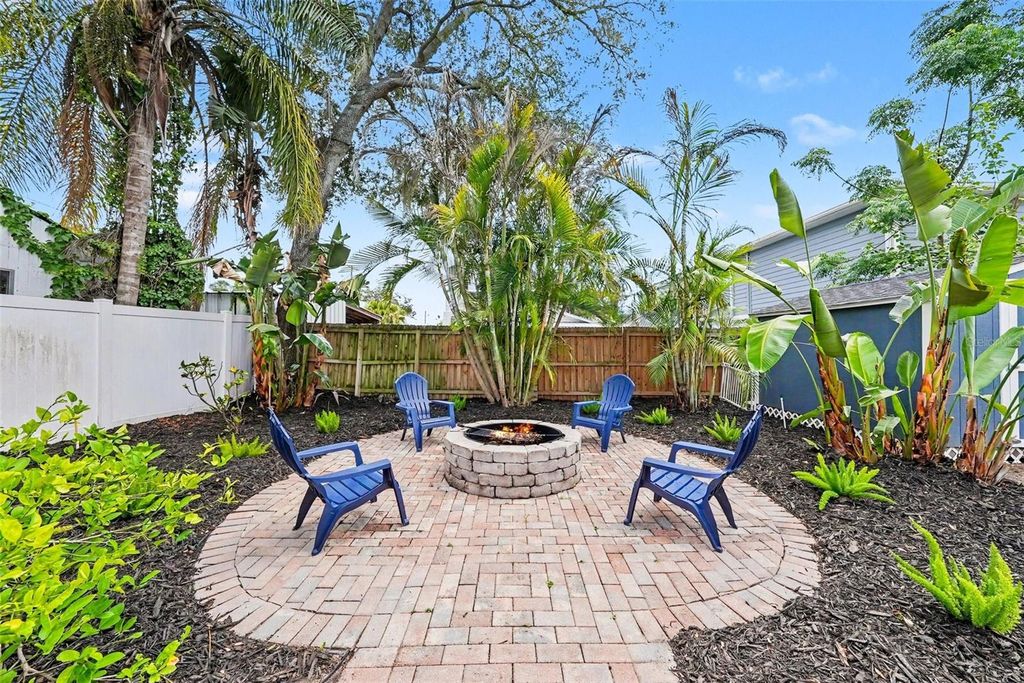 Image 28 of property listing at 204 W JEAN STREET, Tampa, FL 33604