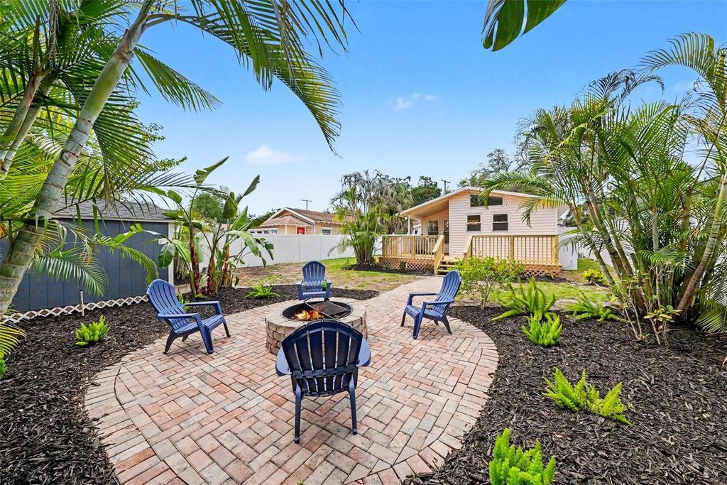 Image 30 of property listing at 204 W JEAN STREET, Tampa, FL 33604