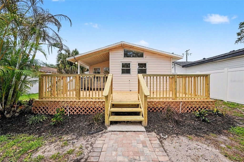 Image 32 of property listing at 204 W JEAN STREET, Tampa, FL 33604