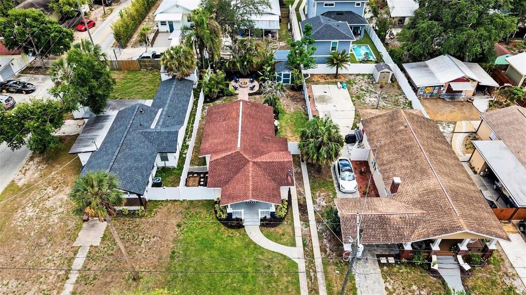 Image 33 of property listing at 204 W JEAN STREET, Tampa, FL 33604