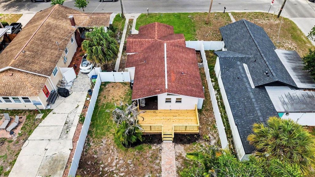 Image 34 of property listing at 204 W JEAN STREET, Tampa, FL 33604