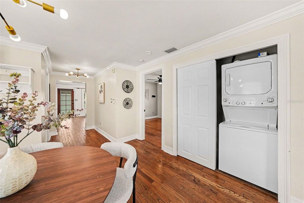 Image 5 of property listing at 204 W JEAN STREET, Tampa, FL 33604