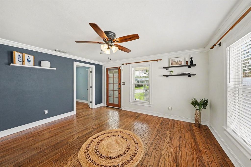 Image 8 of property listing at 204 W JEAN STREET, Tampa, FL 33604