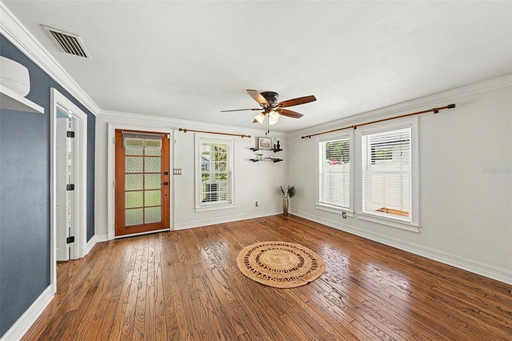 Image 9 of property listing at 204 W JEAN STREET, Tampa, FL 33604