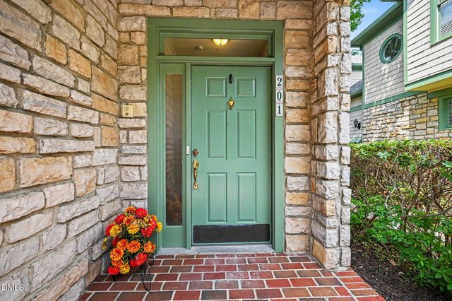 201 Presque Isle Lane, Chapel Hill, NC 27514