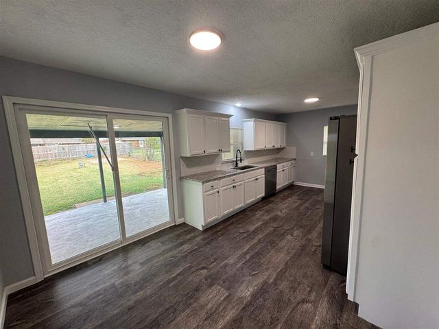 1630 NW 27th St, Lawton, OK 73505