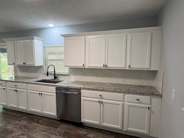 1630 NW 27th St, Lawton, OK 73505