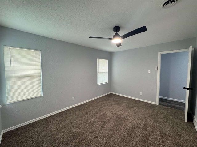 1630 NW 27th St, Lawton, OK 73505