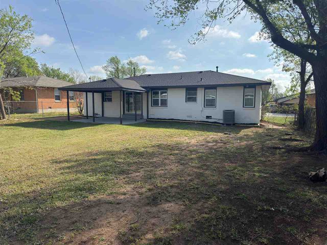 1630 NW 27th St, Lawton, OK 73505