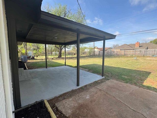 1630 NW 27th St, Lawton, OK 73505