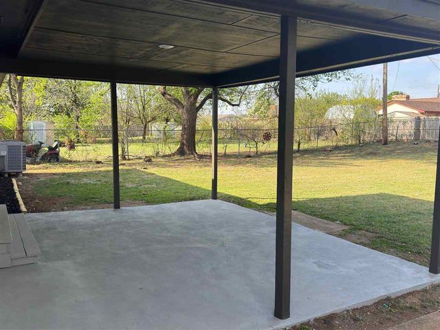 1630 NW 27th St, Lawton, OK 73505