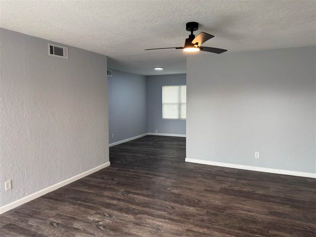 1630 NW 27th St, Lawton, OK 73505