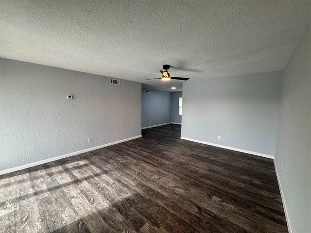 1630 NW 27th St, Lawton, OK 73505