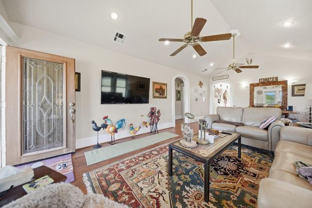 1804 Fm 109, New Ulm, TX 78950