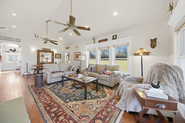 1804 Fm 109, New Ulm, TX 78950