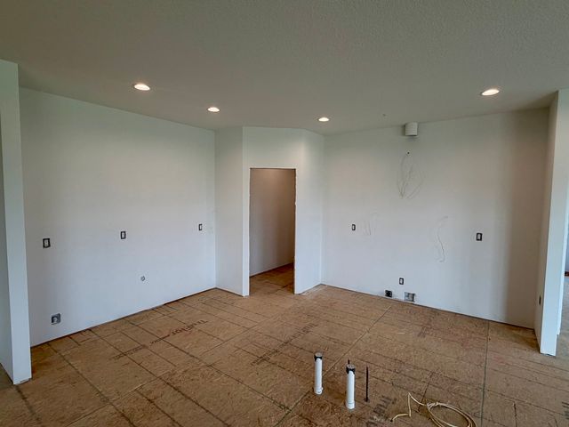 9 Viola Court, Leclaire, IA 52753