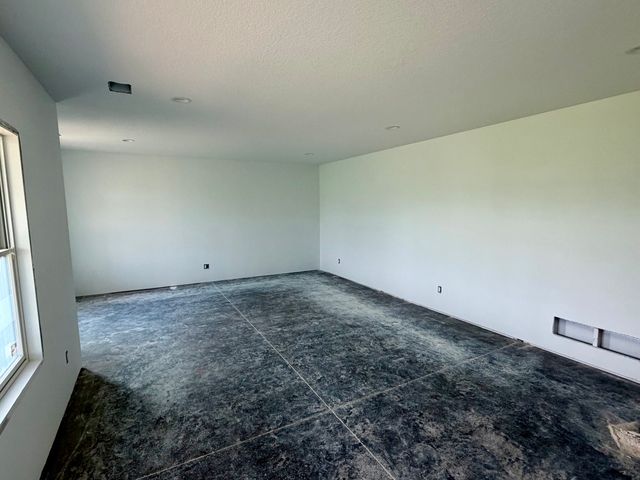 9 Viola Court, Leclaire, IA 52753