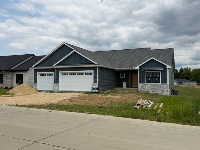 9 Viola Court, Leclaire, IA 52753
