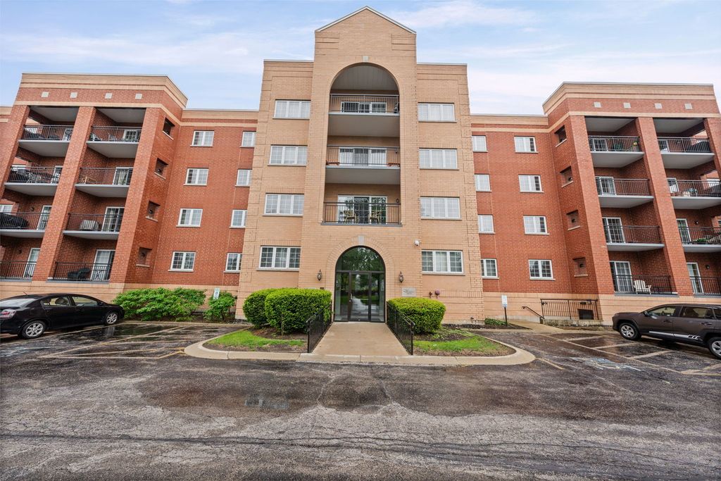 59 S Hale Street 103, Palatine, IL 60067