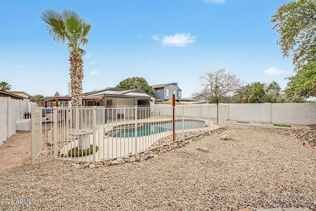 906 E ESCUDA Drive, Phoenix, AZ 85024