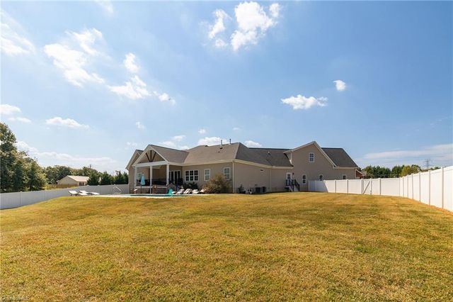 5484 Friendship Ledford Road, Winston-salem, NC 27107