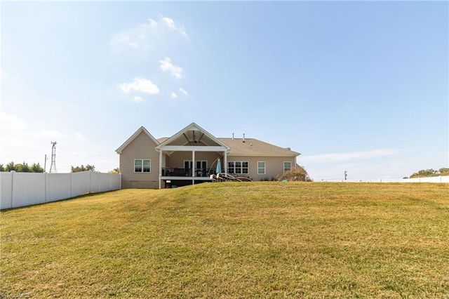 5484 Friendship Ledford Road, Winston-salem, NC 27107