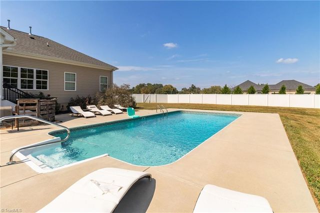 5484 Friendship Ledford Road, Winston-salem, NC 27107