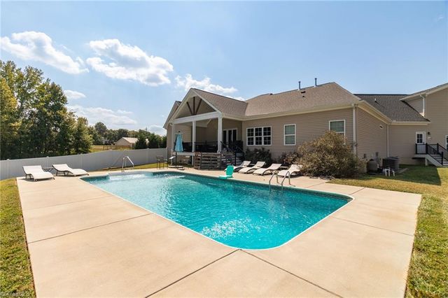 5484 Friendship Ledford Road, Winston-salem, NC 27107