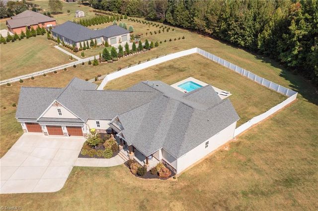 5484 Friendship Ledford Road, Winston-salem, NC 27107