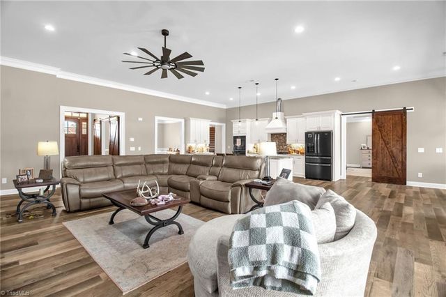 5484 Friendship Ledford Road, Winston-salem, NC 27107