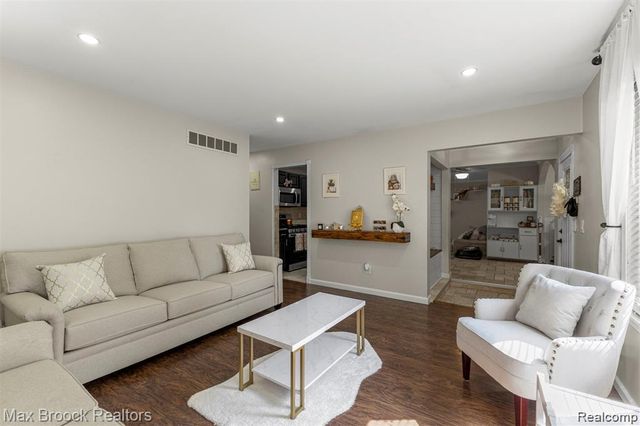 43530 Westminister Way, Canton, MI 48187